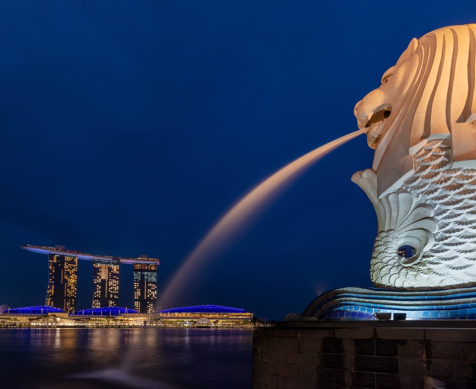 Merlion and Marina Bay at night in Singapore